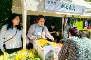 外线哑火！利拉德半场10投3中得到10分4助 三分5投1中